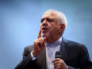 پاسخ محمدجواد ظریف به دختر جوانی که عکس او را به آتش کشید